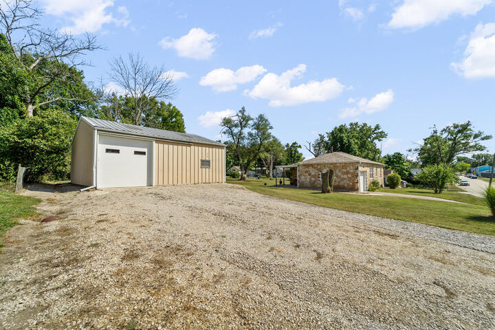 Property Photo:  429 W Orange Street  MO 65265 