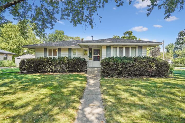 4301 Aurora Avenue  Des Moines IA 50310 photo