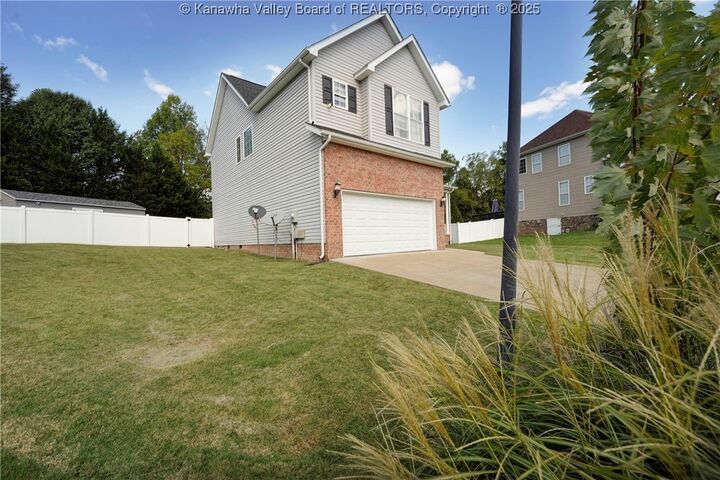 Property Photo:  4052 Farmington Drive  WV 25526 