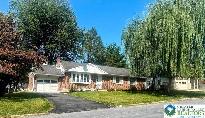 Property Photo: 1009 Debbie Lane PA 18103