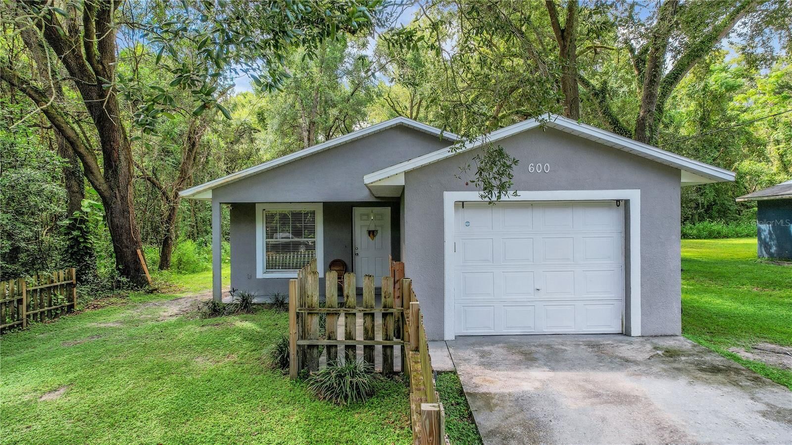 Property Photo: 600 W Clarke Street FL 34785