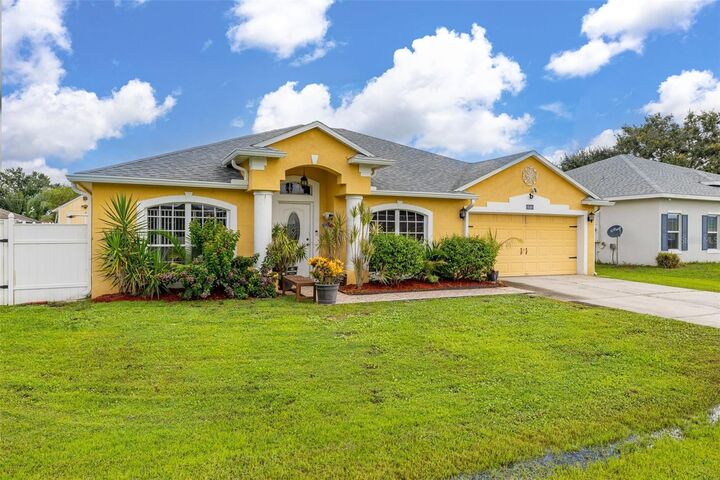 Property Photo:  846 Blanc Court  FL 34759 