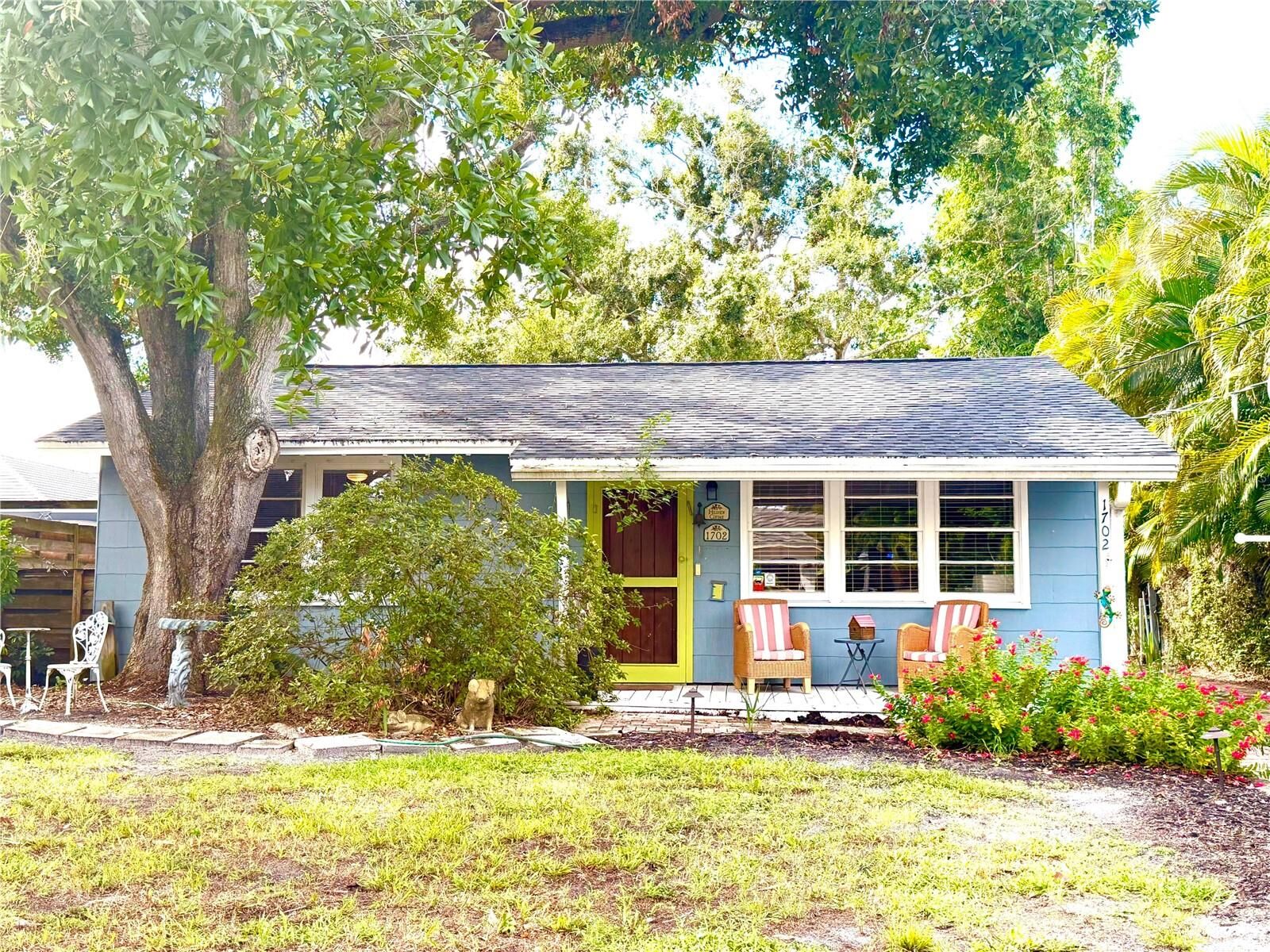 Property Photo: 1702 Hillview Street FL 34239