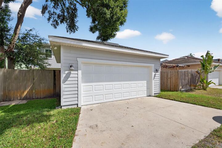 Property Photo:  1234 17th Avenue N  FL 33704 