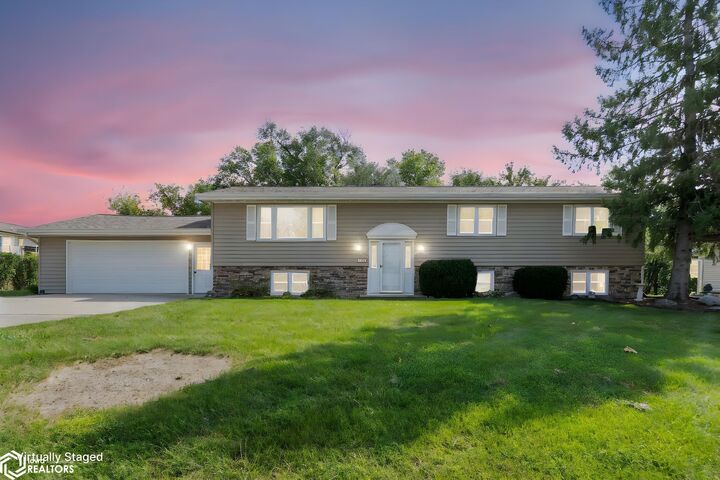 Property Photo: 203 Valley View Circle IA 50201