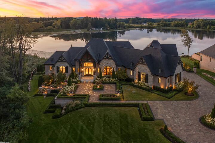 Property Photo:  5715 Cusick Lake Drive  MI 48095 
