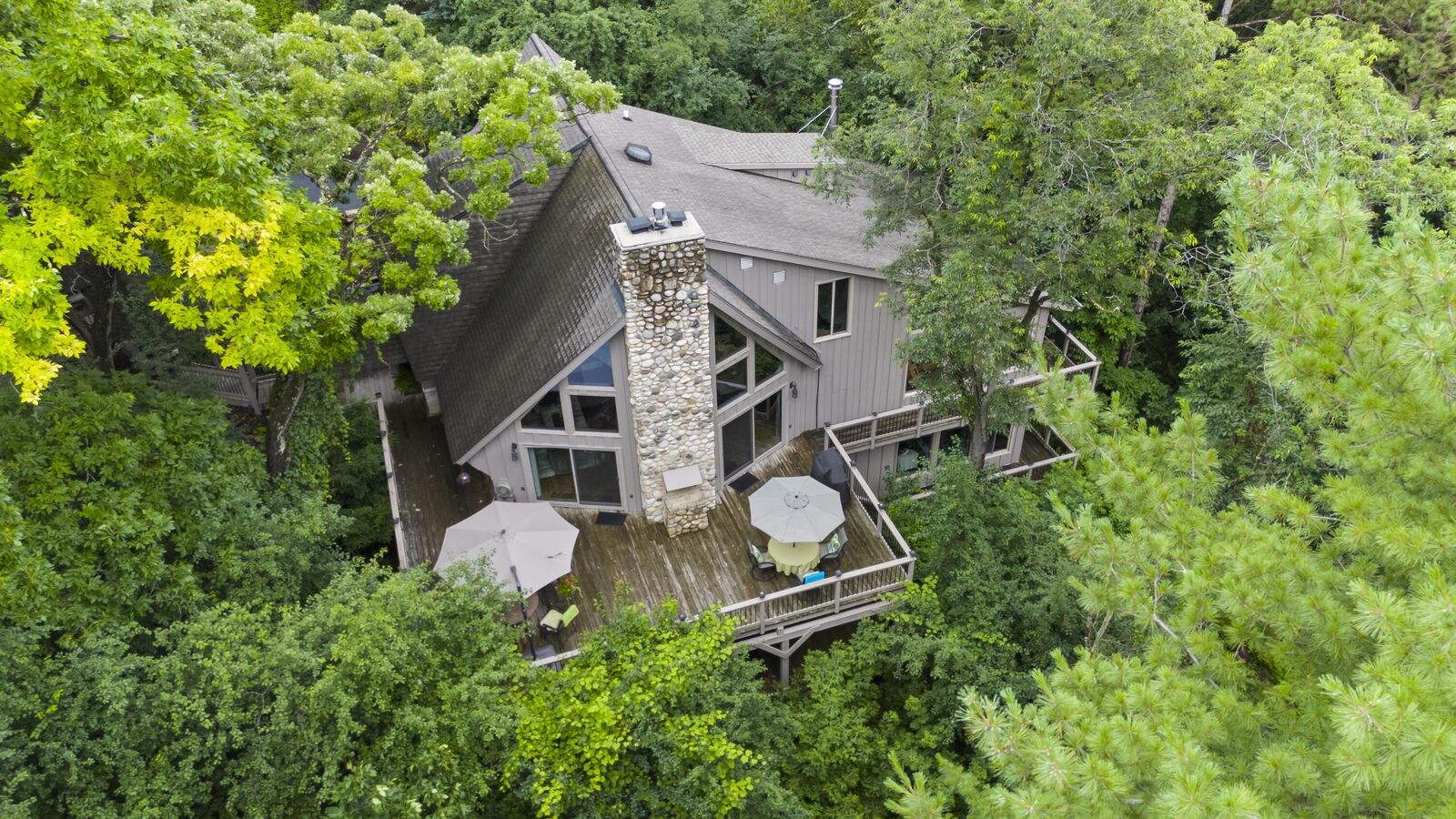 Property Photo: 412 S Taliesin Rd WI 53183