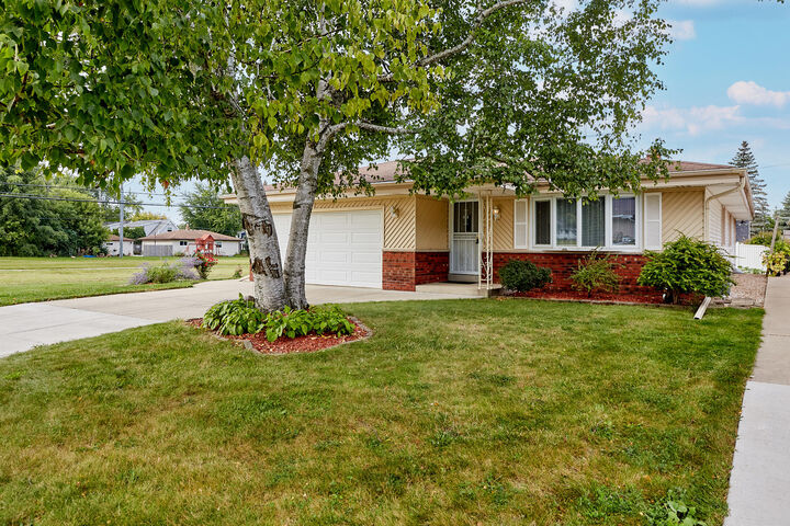 4053 S 91st St  Greenfield WI 53228 photo