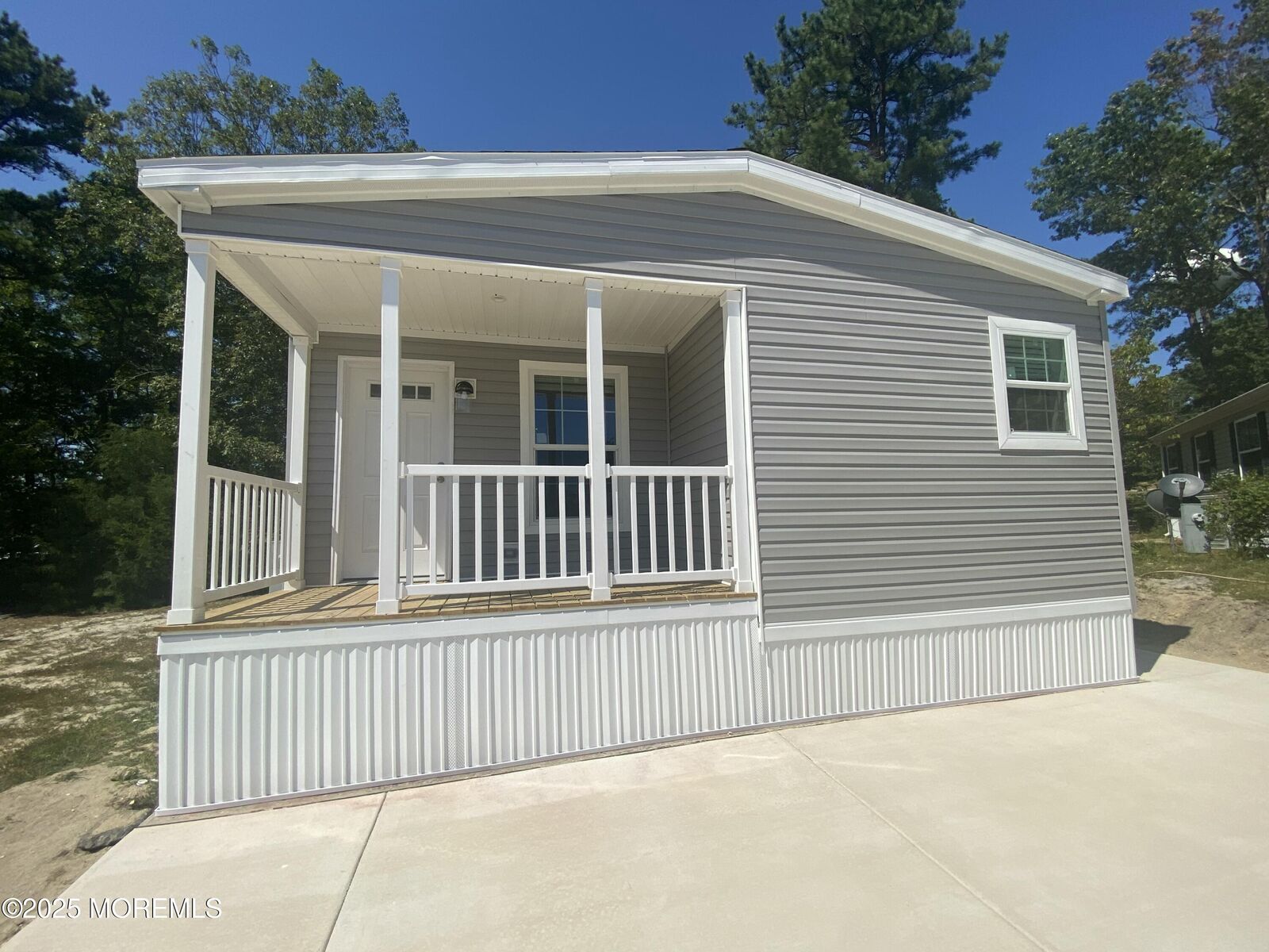 Property Photo:  18 Maple Tree Court  NJ 08050 