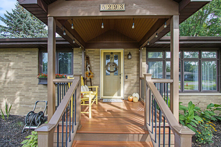 Property Photo:  5293 Washington Avenue  MI 49085 