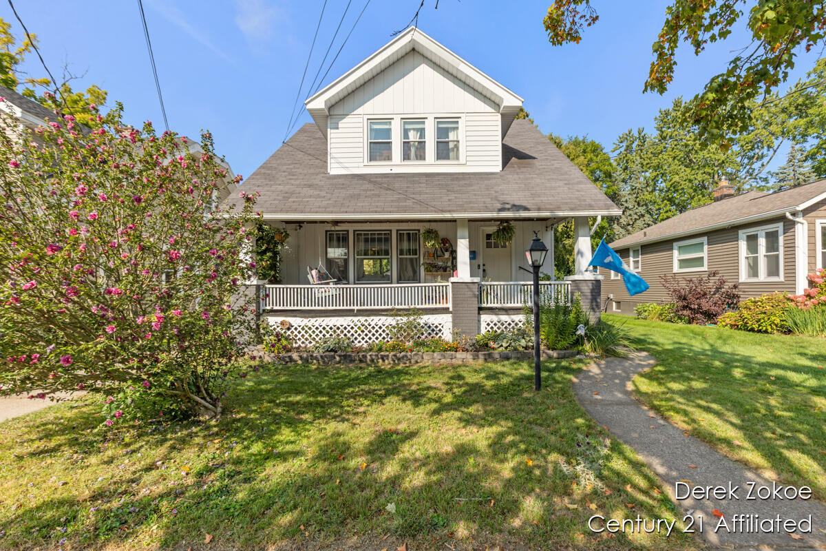 Property Photo:  1435 Pine Avenue NW  MI 49504 