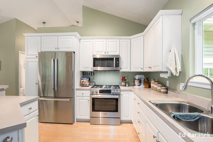 Property Photo:  6127 Kings Way  MI 49453 