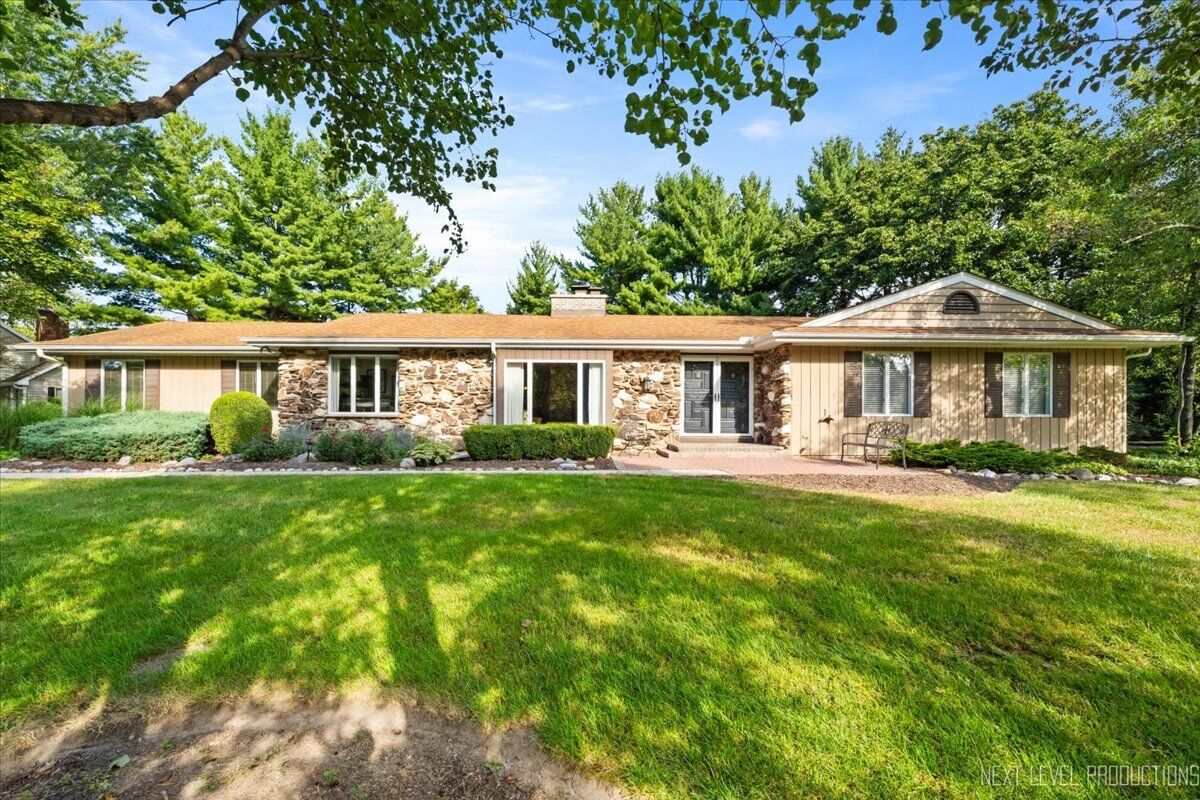 Property Photo:  36W068 Indian Mound Road  IL 60174 