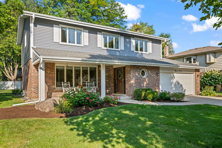 Property Photo:  1306 S Walnut Avenue  IL 60005 