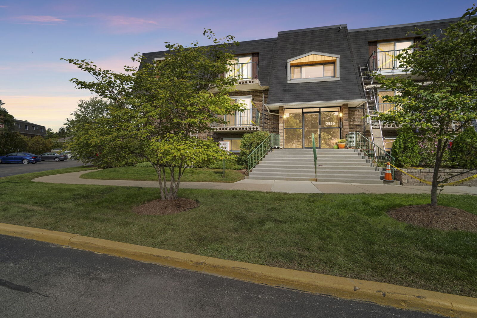 Property Photo: 3856 S Parkway Drive 2A IL 60062