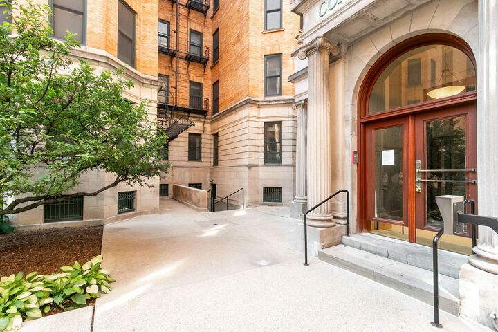 Property Photo:  550 W Surf Street C316  IL 60657 