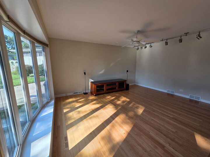Property Photo: 133 James Court IL 60025