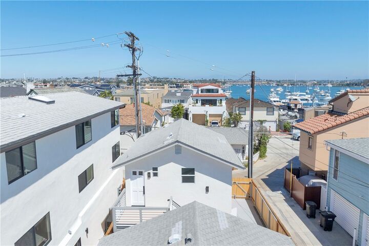 Property Photo:  806 W Balboa Boulevard 1/2  CA 92661 
