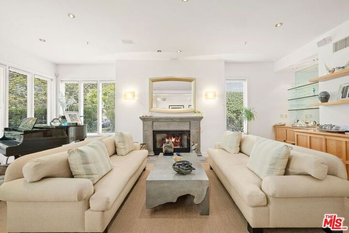 Property Photo:  603 Ocean Avenue 1east  CA 90402 