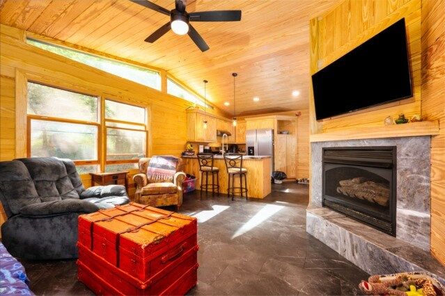 Property Photo:  276 Honeysuckle  NC 28702 