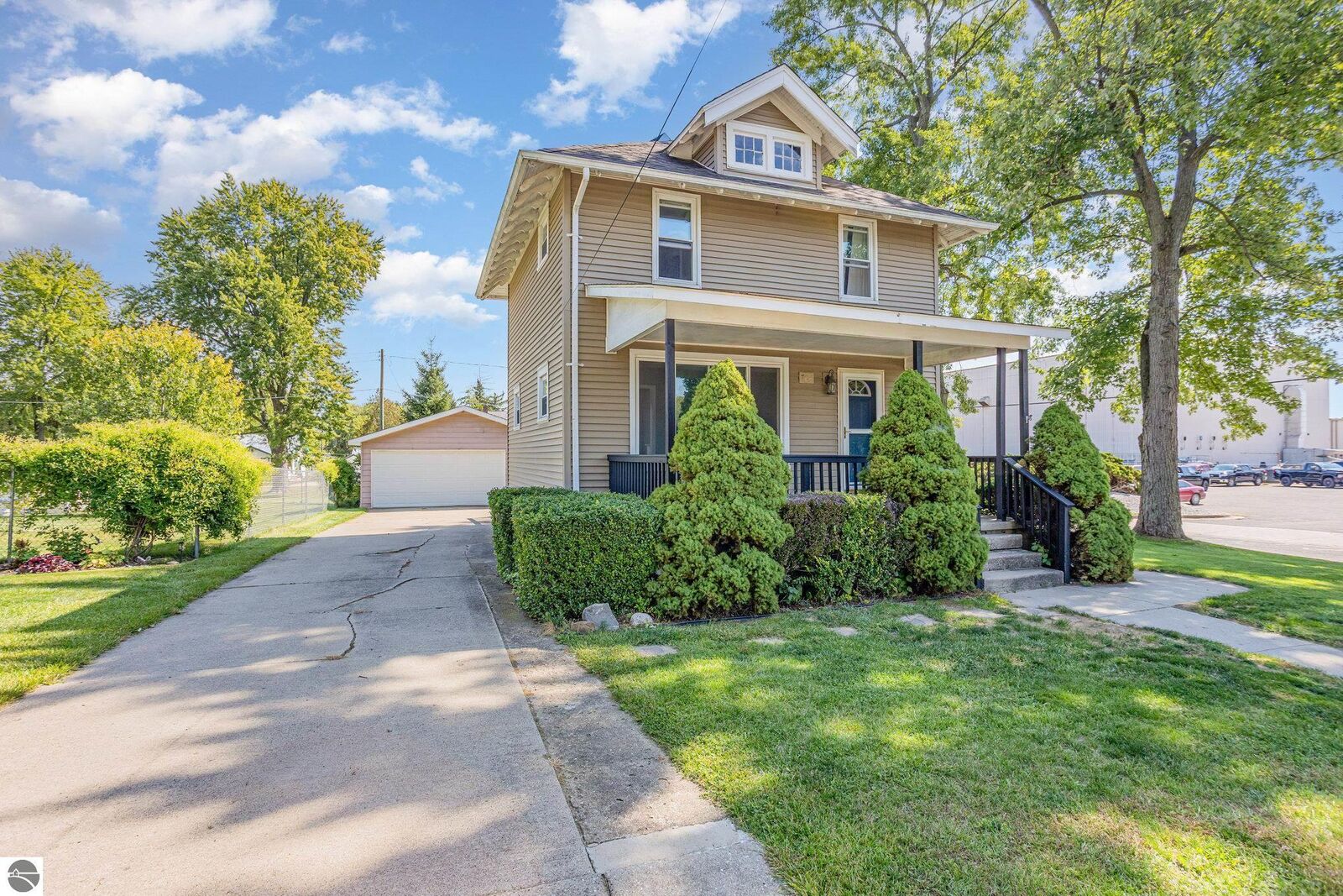 Property Photo:  704 Republic Avenue  MI 48801 