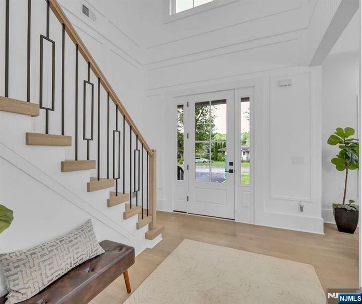 Property Photo:  7 Canterbury Lane  NJ 07078 