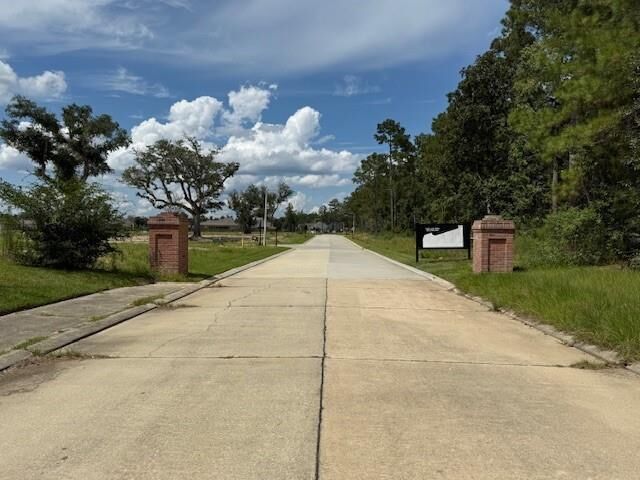 Property Photo: 242 La Chenier Drive LA 70461