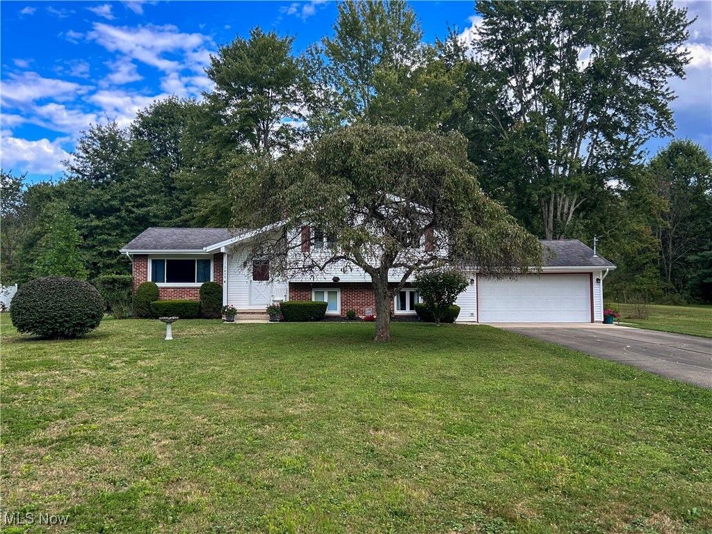 Property Photo:  3635 Lyntz Townline Road SW  OH 44481 