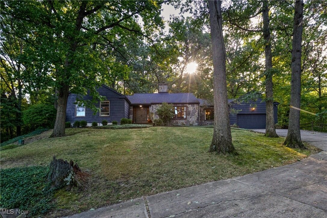 Property Photo: 1561 Niles Cortland Road SE OH 44484