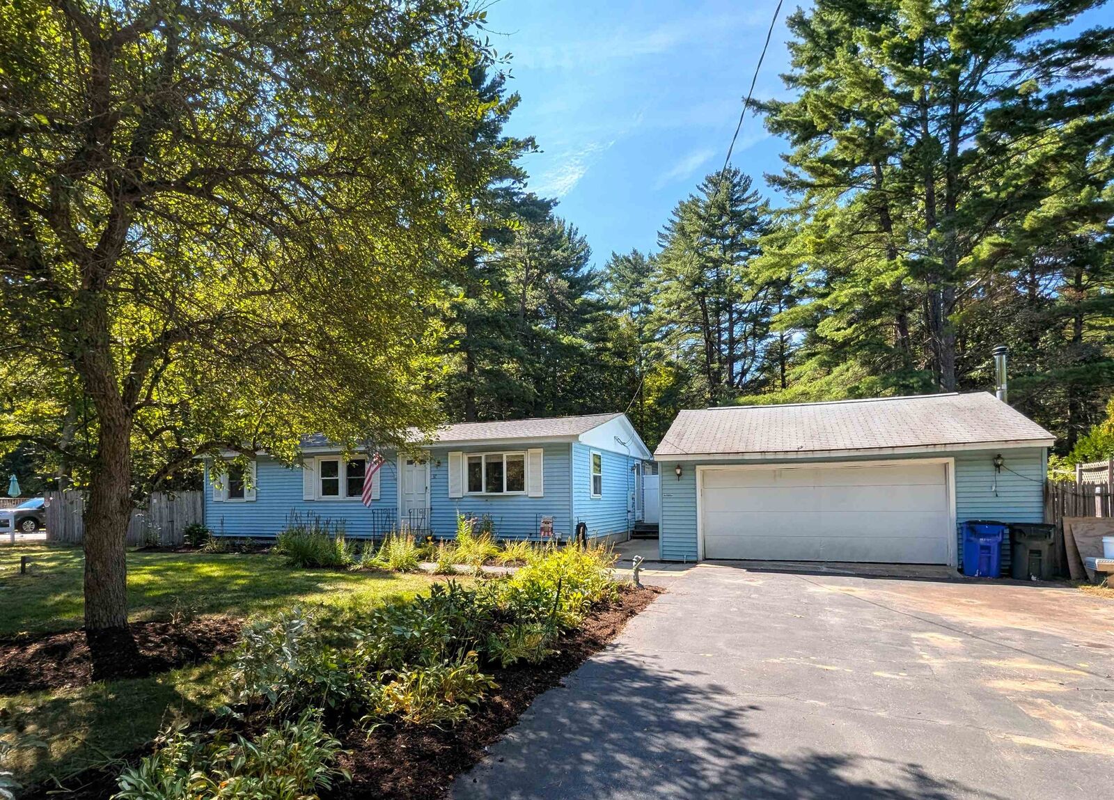 Property Photo:  37 Chatel Road  NH 03045 