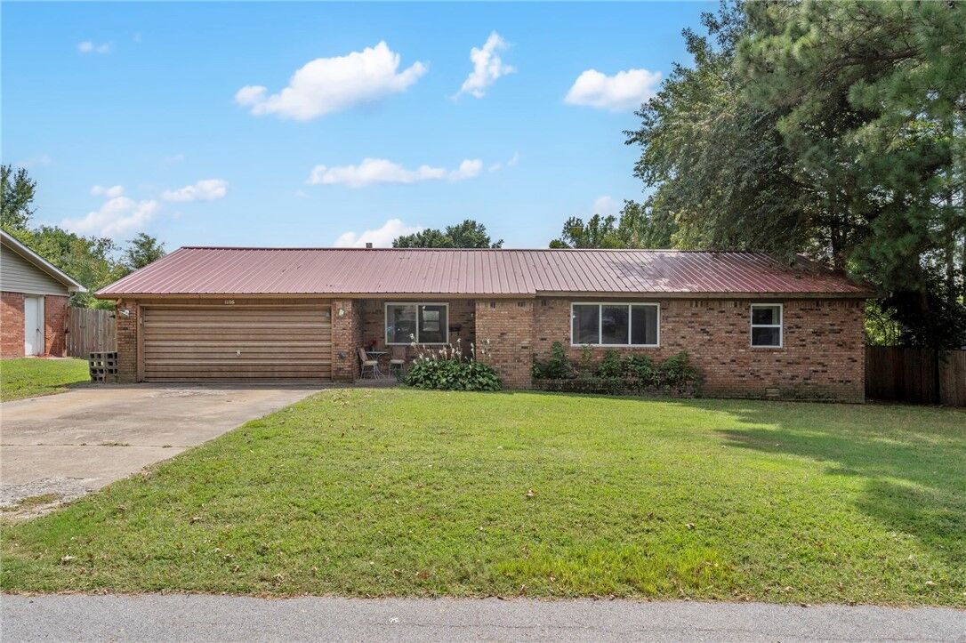 Property Photo:  1106 NE 3rd Street  AR 72712 