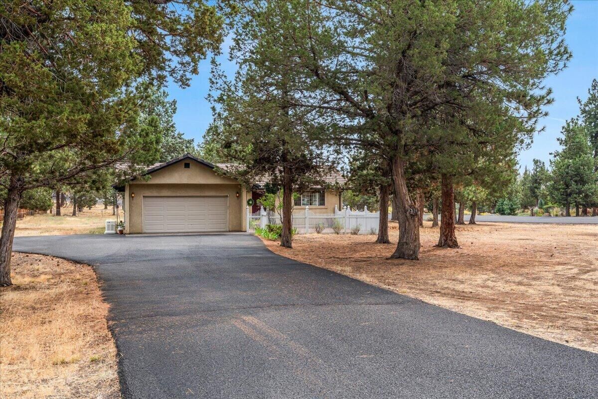 Property Photo: 70120 Mustang Drive OR 97759