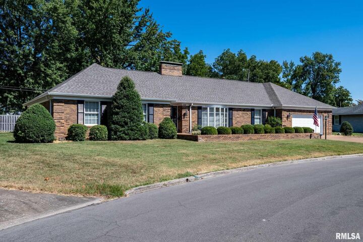 Property Photo: 1702 Redbud Lane IL 62959