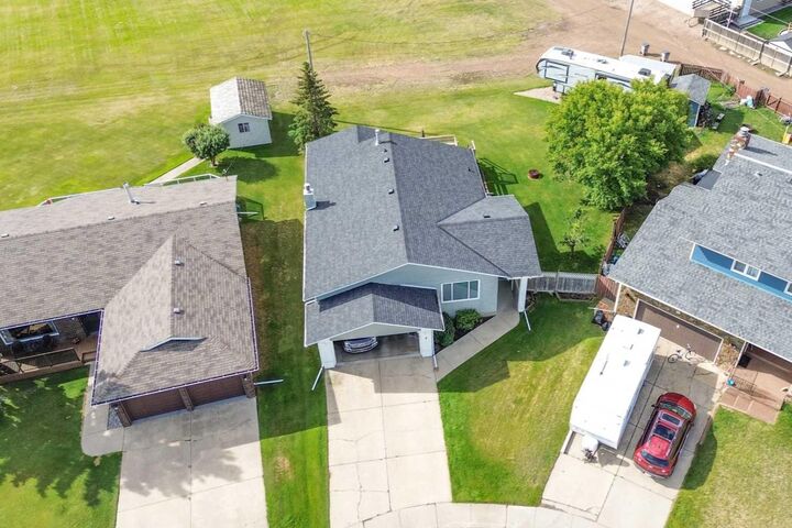 Property Photo:  9 56 Street Close  AB T4K 1A1 