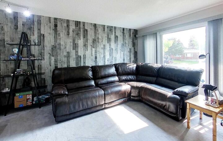 Property Photo:  5036 12 Avenue  AB T7E 1G2 