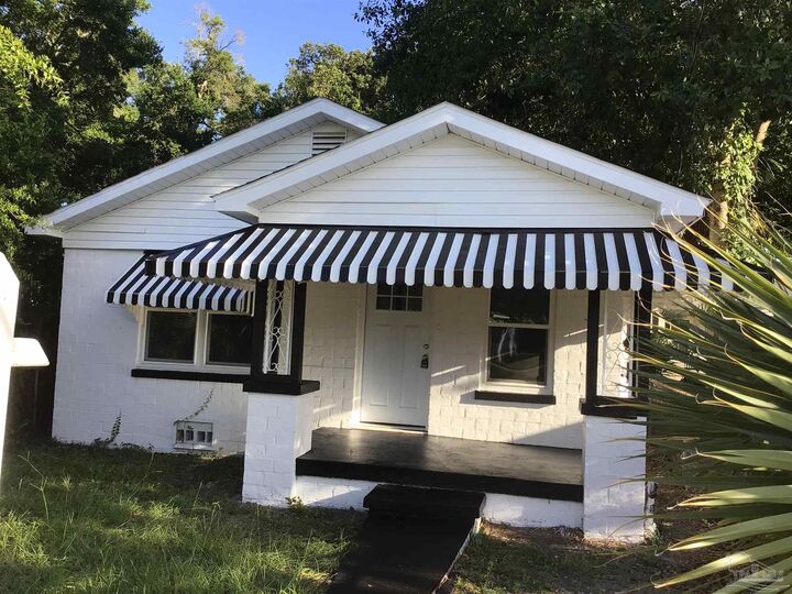 Property Photo:  911 W Government St  FL 32501 
