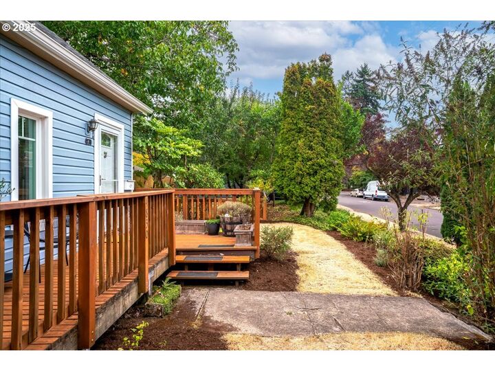 Property Photo: 4830 SE Gladstone St OR 97206