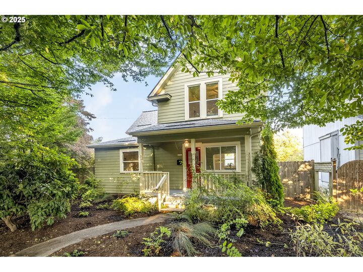 Property Photo:  8982 N Exeter Ave  OR 97203 