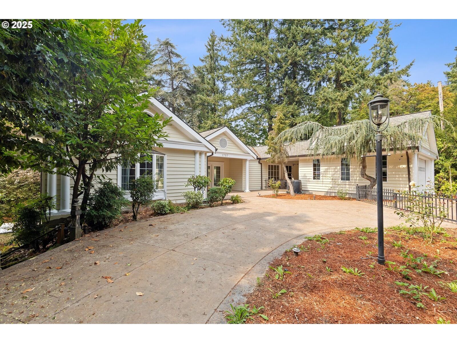 Property Photo: 1757 SW Prospect Dr OR 97201