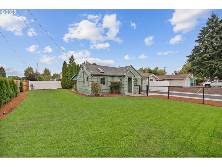 Property Photo: 3103 Tess Ave OR 97301