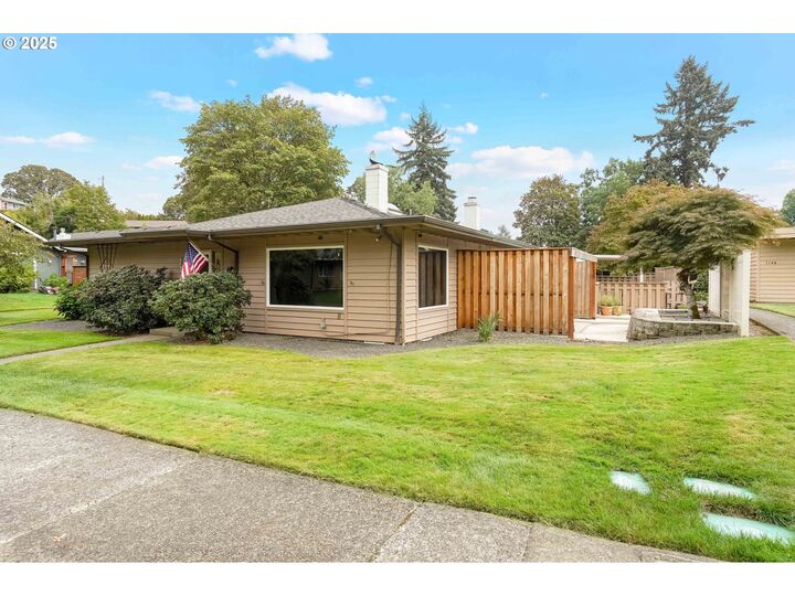 Property Photo: 1148 Karen Way OR 97304