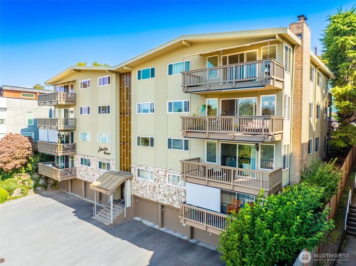 Property Photo: 2552 14th Avenue W 202 WA 98119
