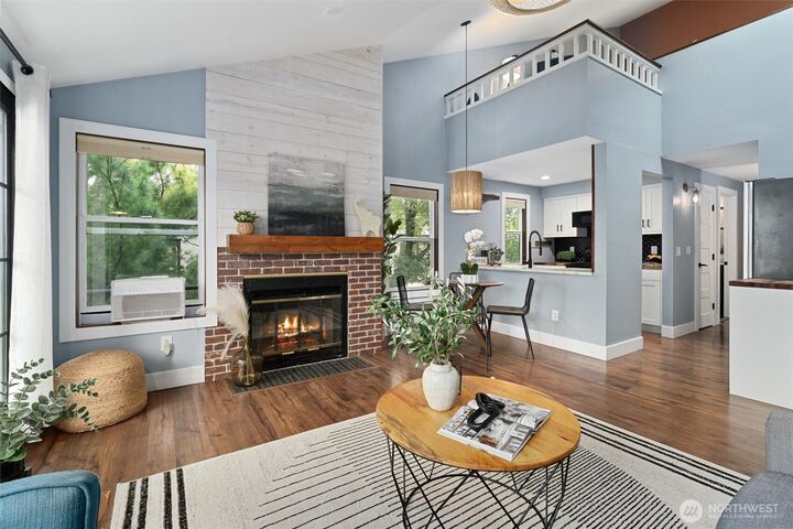 Property Photo: 1819 17th Avenue 7 WA 98122