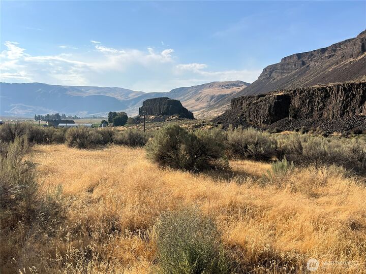 Property Photo:  131  Wagon Road  WA 98845 