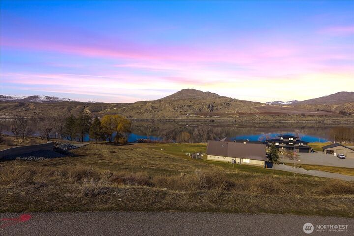 Property Photo:  24  Elite Drive  WA 98812 