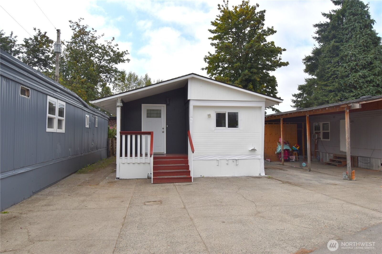 Property Photo:  214  Holcomb Ave. T5  WA 98626 