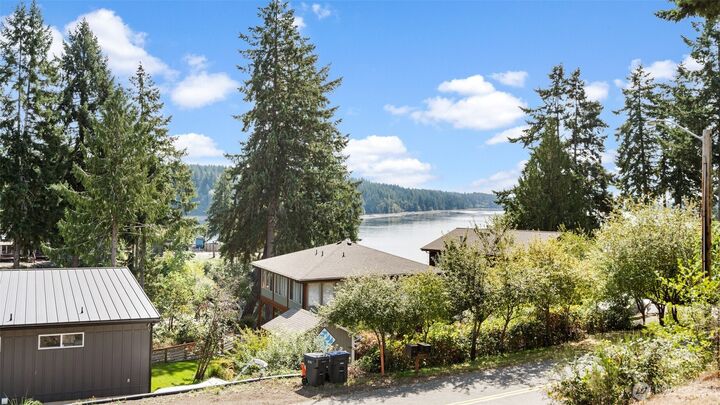 Property Photo: 441 E Madrona Parkway WA 98546