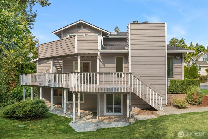 Property Photo: 6129 115th Place SE WA 98006