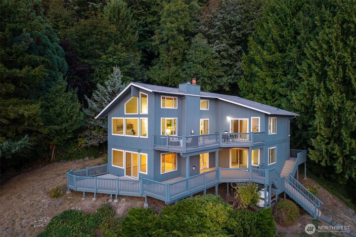 Property Photo:  12227  Possession Lane  WA 98026 