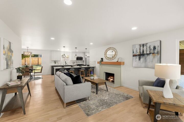 Property Photo:  18733  50th Avenue NE  WA 98155 